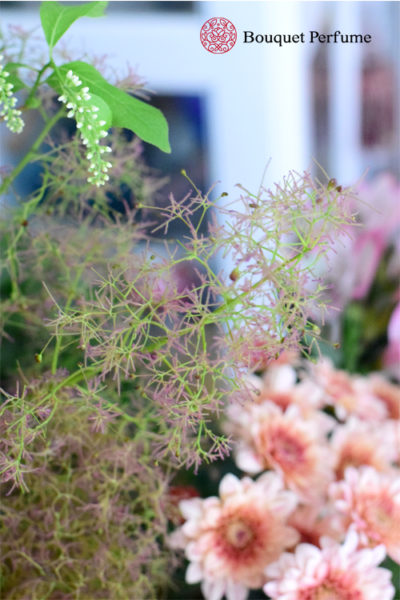 スモークツリー 種類 夏に人気のスモークツリー 色と種類ごとのフラワーアレンジメントのコツ 使い方 フラワーアレンジメント教室 横浜