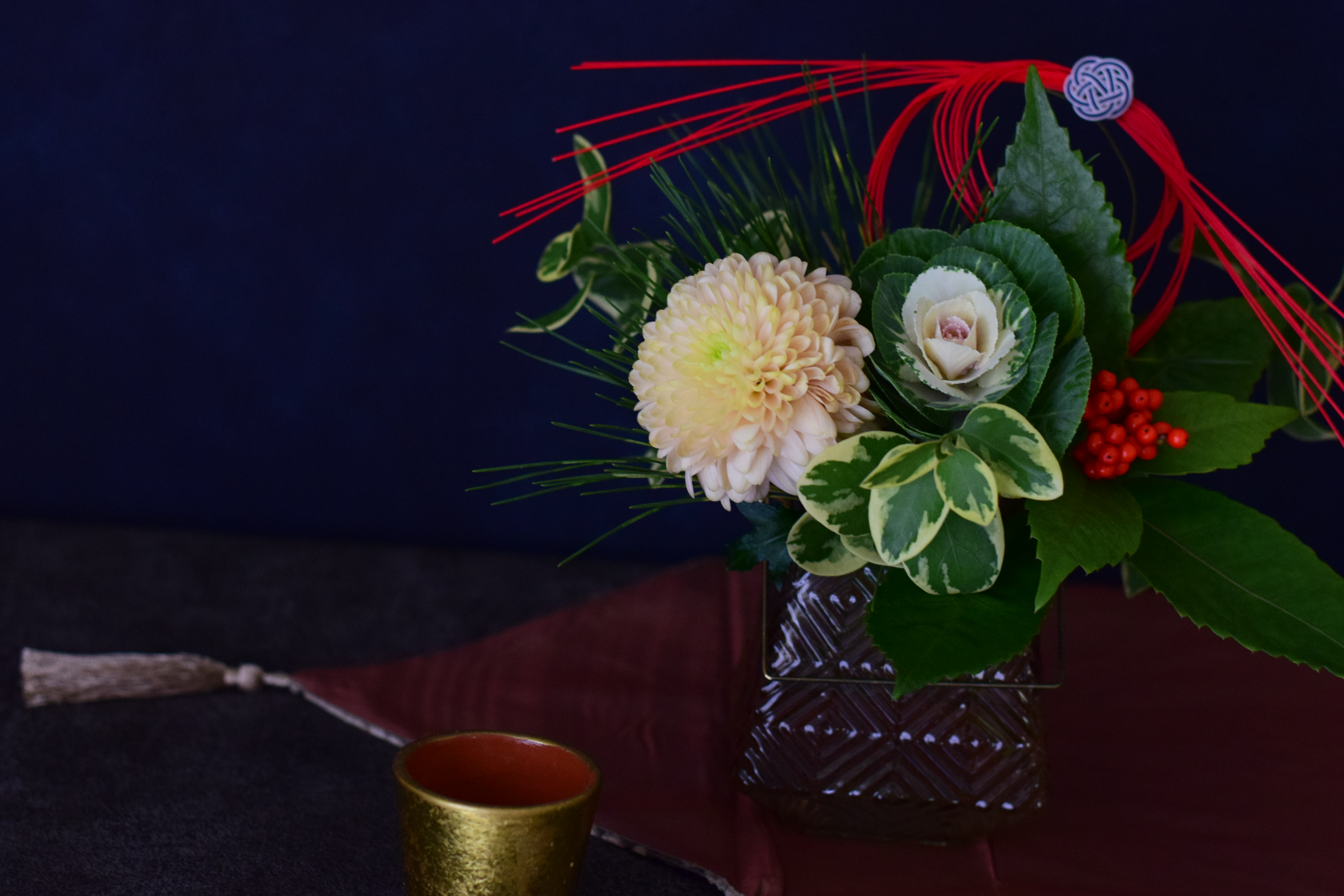 お正月の花 菊 千両 葉ボタンのお正月の花を使ったフラワーアレンジメント フラワーアレンジメント教室 横浜