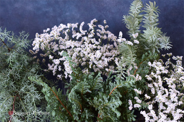 クリスマスリース 花材 白い花とエバーグリンを仕入れました フラワーアレンジメント教室 横浜