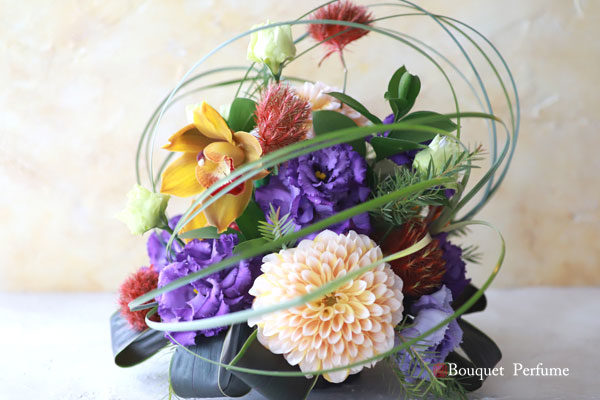 お花 アレンジメント 花選びの疑問 メインの花にふさわしい花の選び方とは フラワーアレンジメント教室 横浜
