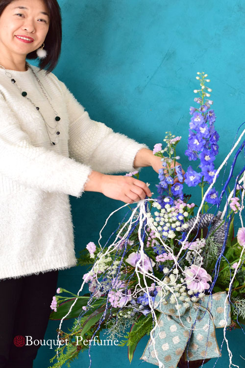 フラワーアレンジメント教室 クリスマス 体験レッスンでクリスマススワッグが作れる大きい花のフラワーレッスン フラワーアレンジメント教室 横浜