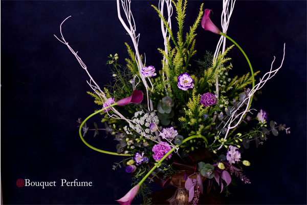 フラワーアレンジメント クリスマス 大きい花の動画配信 白い枝もの カラーで作る造形的なクリスマスフラワーアレンジメント フラワーアレンジメント教室 横浜