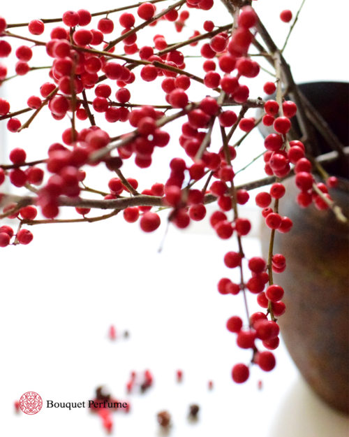 お正月 アレンジメント 赤い冬の実もの 南天とウィンターベリーで華やかなお正月アレンジメント フラワーアレンジメント教室 横浜