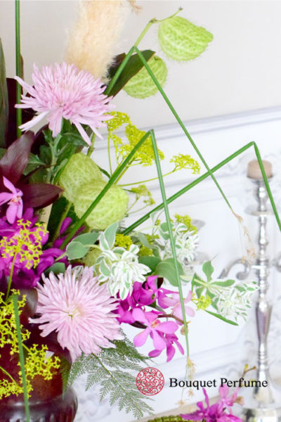 フラワーアレンジメント コツ 差し色で印象的な花に 生け方 花の選び方 配置のコツ フラワーアレンジメント教室 横浜