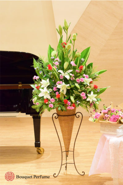 発表会 花 舞台ステージのスタンド花を横浜の音楽教室様からご注文頂きました フラワーアレンジメント教室 横浜