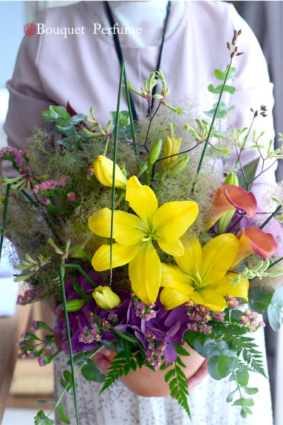 花 カラー オレンジ色のキャプテンオデオンの花とアレンジメント作品のご紹介 フラワーアレンジメント教室 横浜