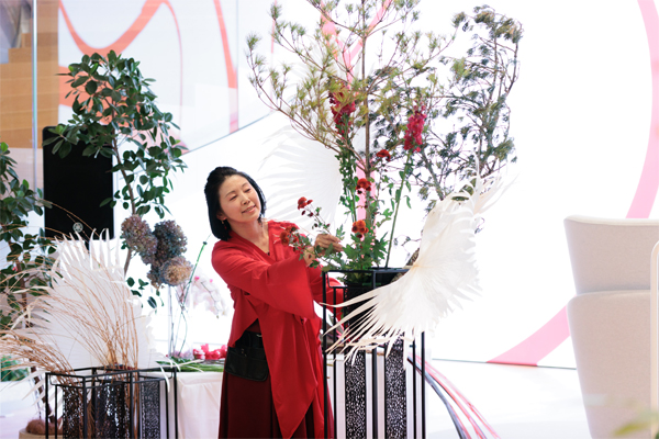 生け花　パフォーマン